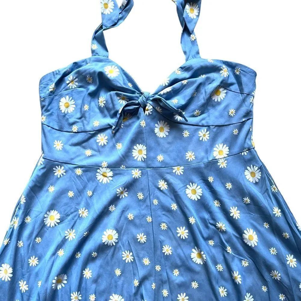 UNIQUE VINTAGE 50s Daisy Halter Swing Dress in Blue and White 1X - Picture 4 of 12